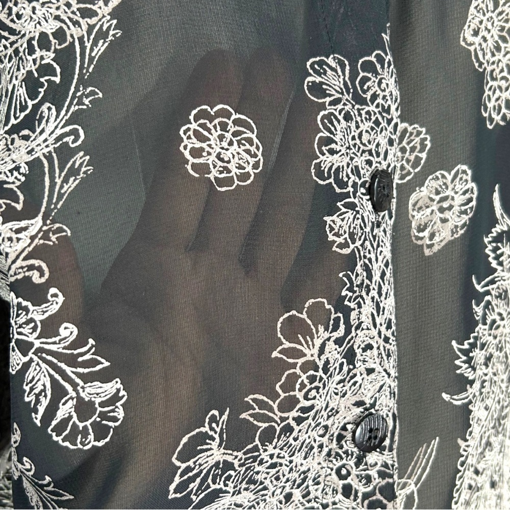 4/$20 Vintage Carole Little Black White Paisley Rayon Button Front Blouse M - Picture 4 of 5